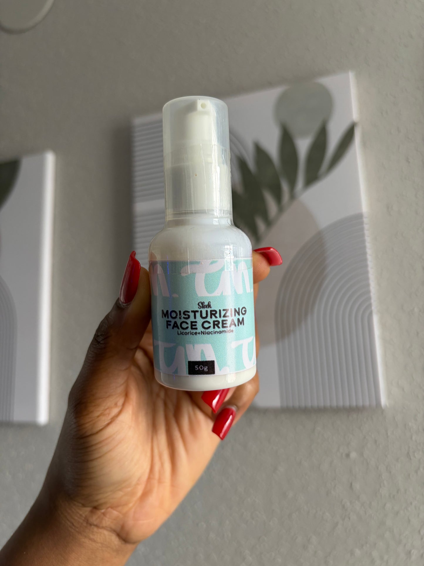 SLEEK MOISTURIZING FACE CREAM